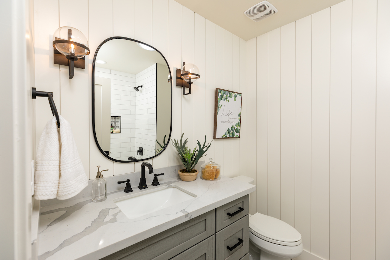 bathroom-interior-design-beige-gray