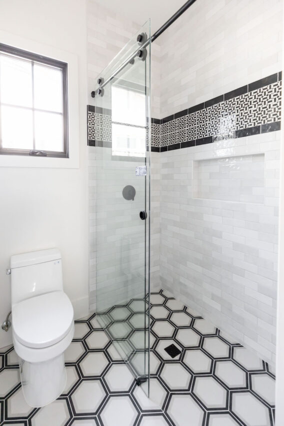 black-and-white-bathroom-design-hexagon-floor-tile