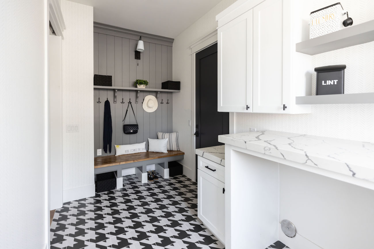 black-and-white-houndstooth-flooring